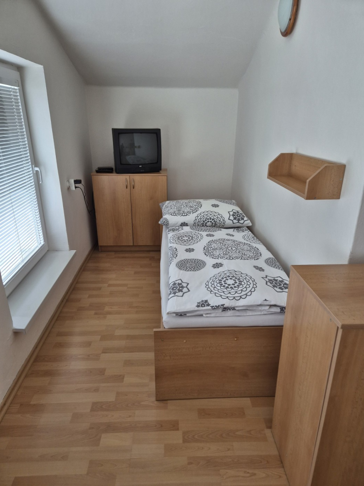 Lodenica - izba 3 r.