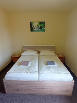 dvoulůžkový pokoj - manž. postel