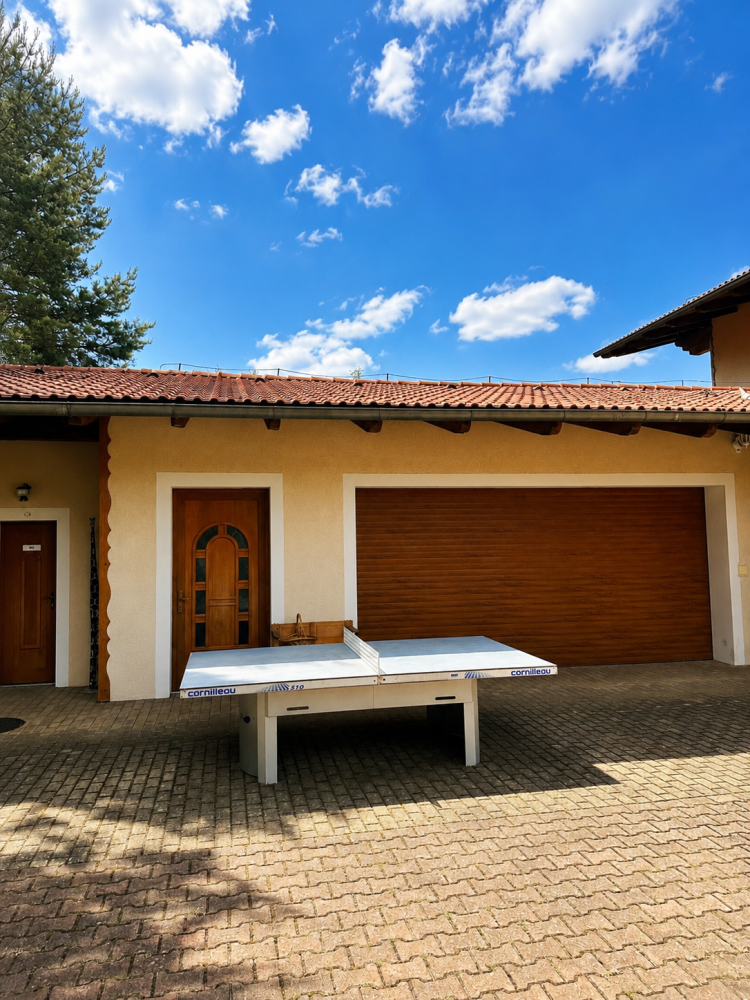 Pinpongový stůl