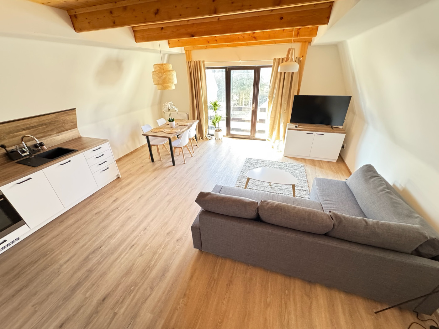 Obývací pokoj a kuchyň