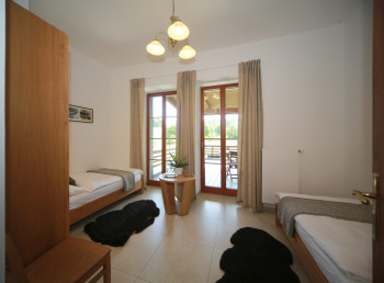Dvoulůžkový pokoj s oddělenými postelemi, koupelnou a terasou