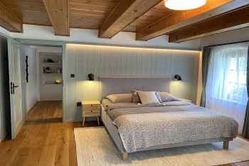 apartman-hlavni-loznice-s-prostornou-poteli
