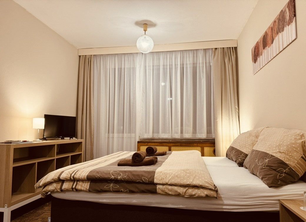 2B41FBBF-98D0-4C45-9686-5AB9F8B1211B_1_105_c