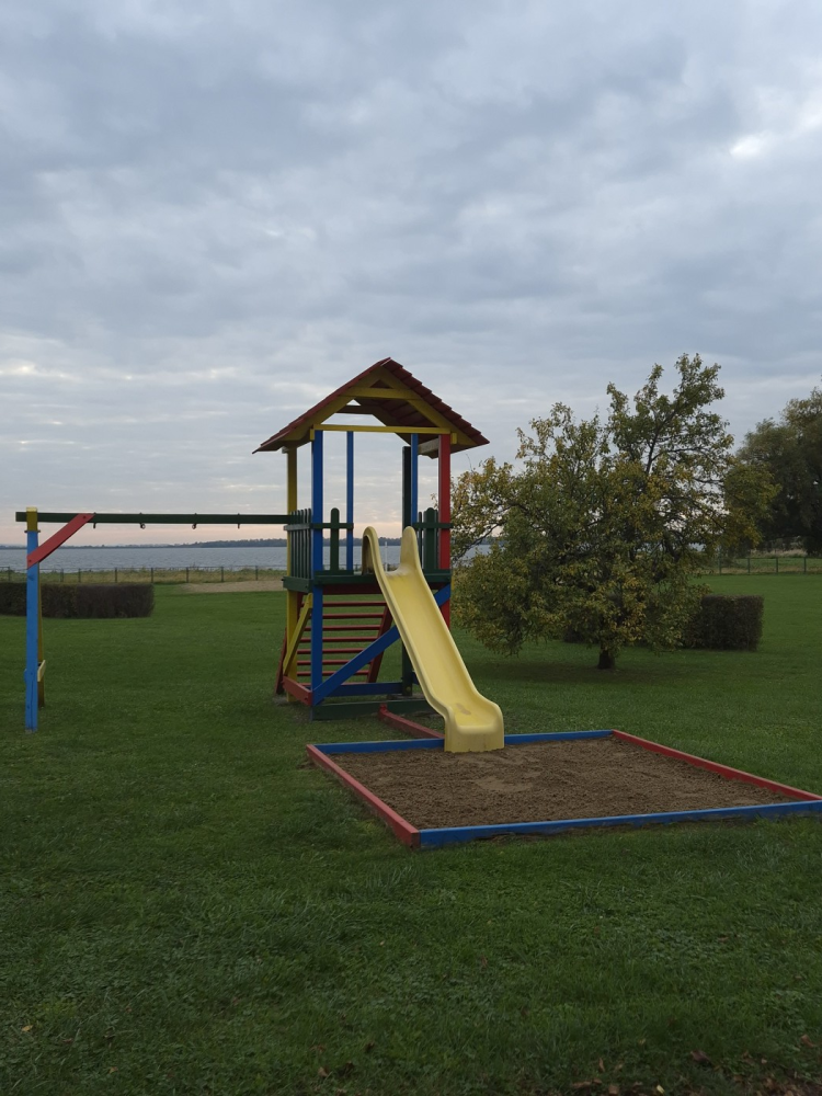 SŠ - areál šmykľavka