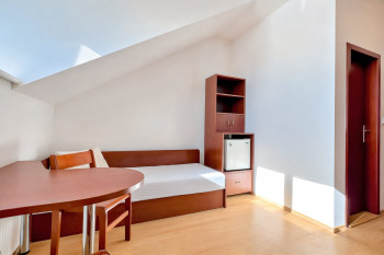 RECOVERED_1737854928911_IMG-20230929-WA0002~4-denoised_sharpened_width=4096_generated_light-50%_wb-25% (1)